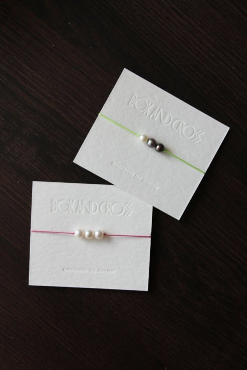 Box and Cross Triple-pearl bracelet 