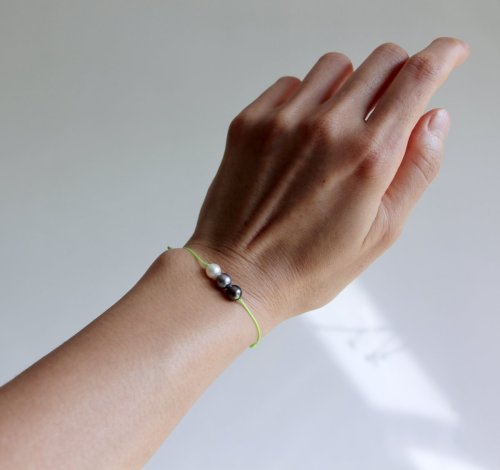 Box and Cross Triple-pearl bracelet 
