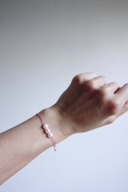 Box and Cross Triple-pearl bracelet 